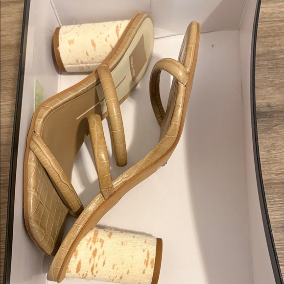 Dolce Vita Croc-Embossed Tan Heels - Picture 1 of 4